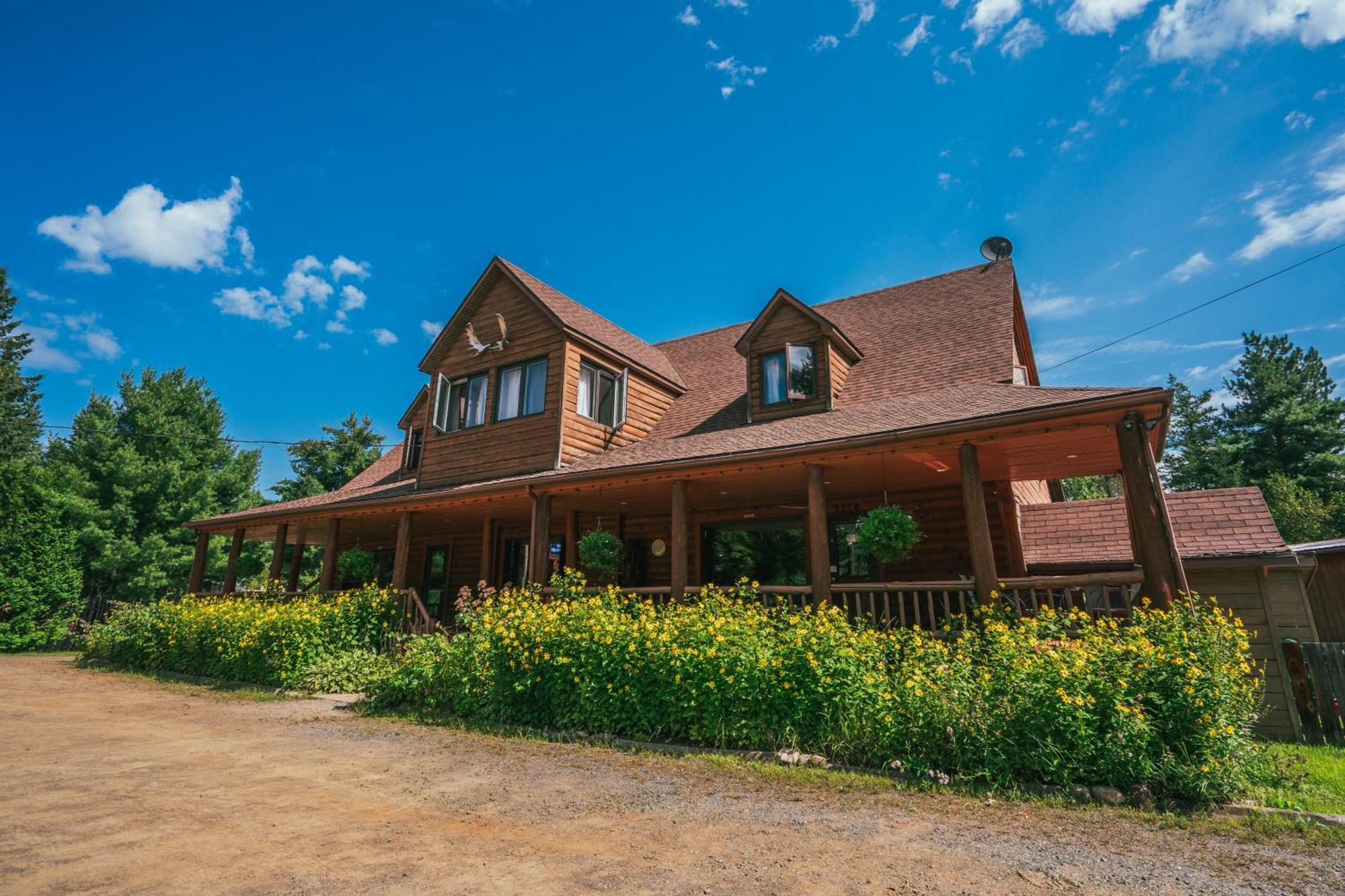 L'Auberge Refuge Du Trappeur Saint Mathieu Du Parc Εξωτερικό φωτογραφία